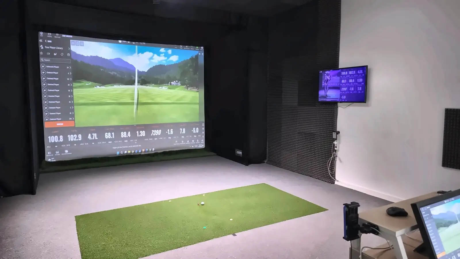 TrackMan Indoor Golf Simulator Studio